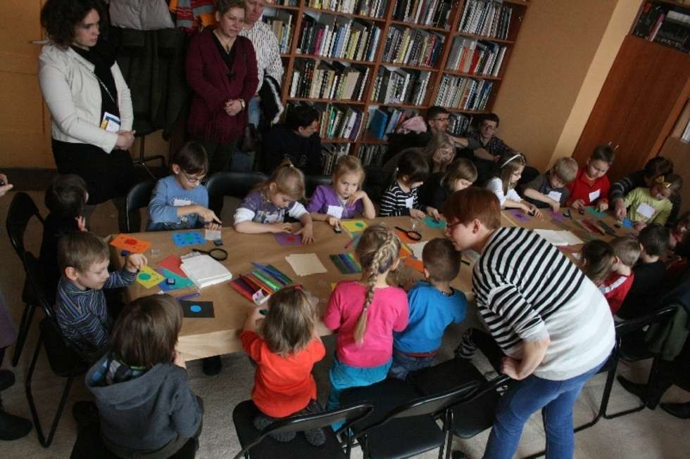  Warsztaty twórcze dla dzieci w Galerii Labirynt (zdjęcie 2) - Autor: Paweł Buczkowski