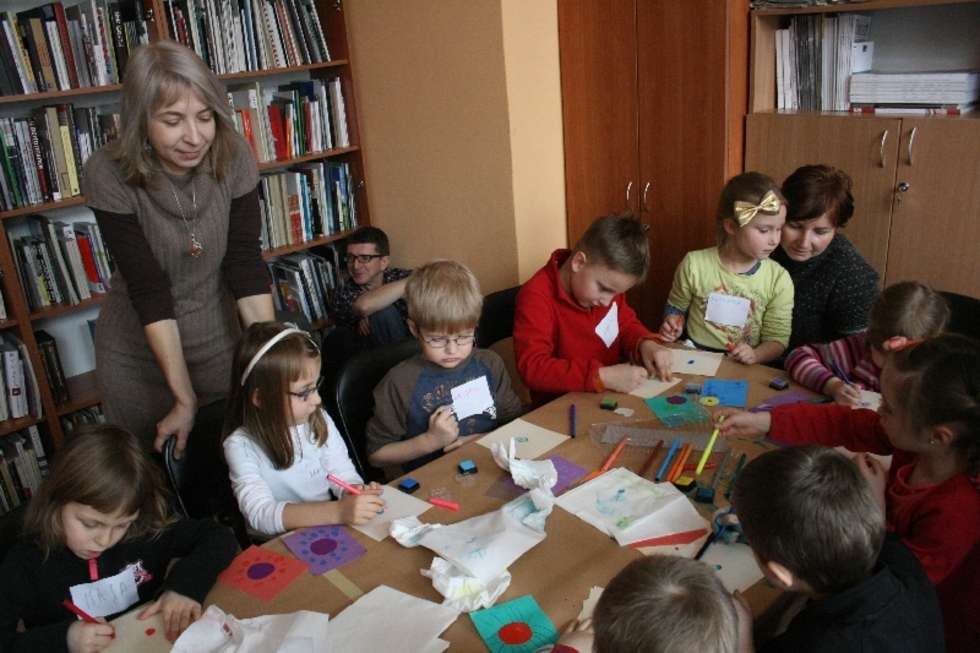  Warsztaty twórcze dla dzieci w Galerii Labirynt (zdjęcie 4) - Autor: Paweł Buczkowski