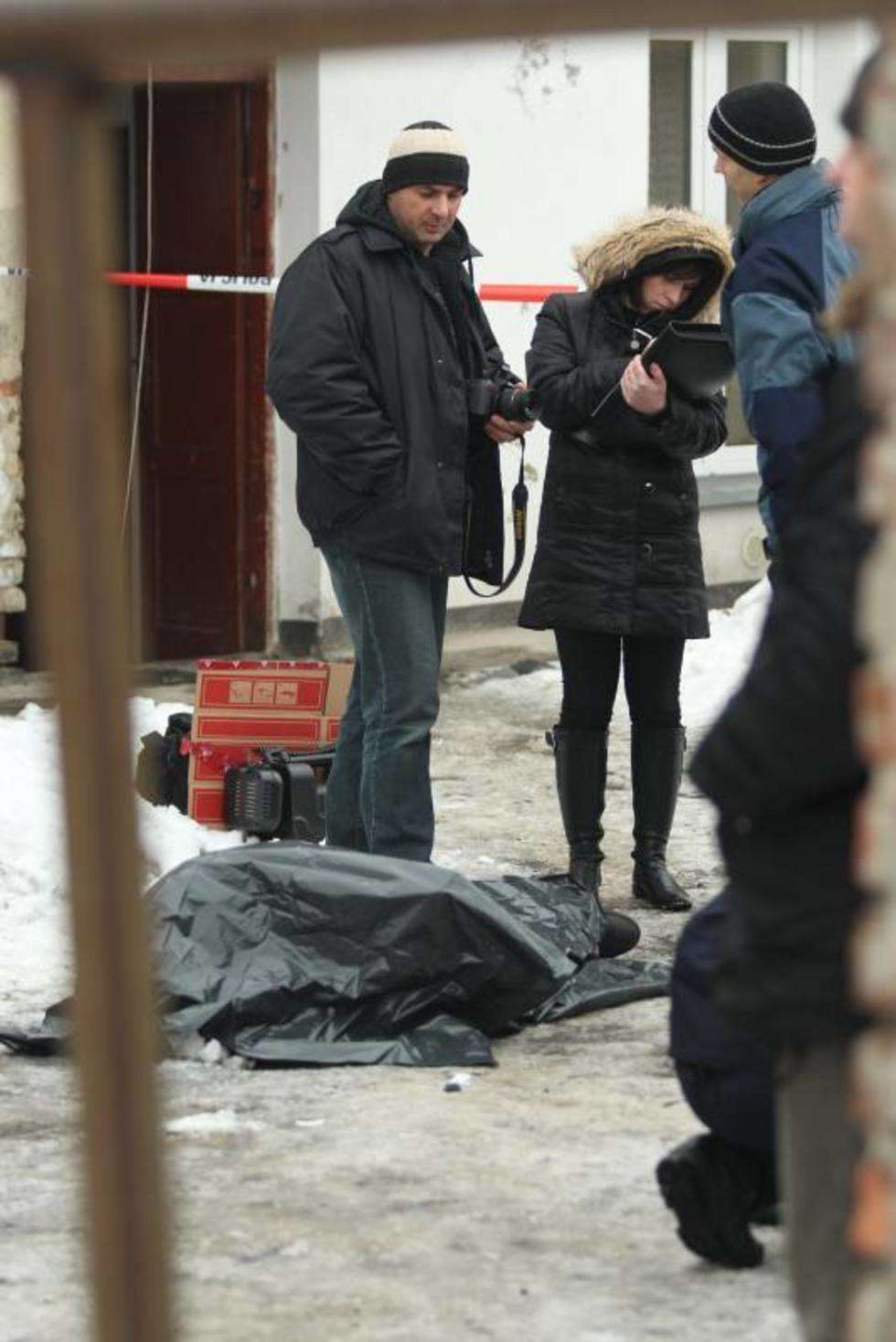  Dwie osoby nie żyją. Pożar przy ul. Krochmalnej (zdjęcie 11) - Autor: Maciej Kaczanowski
