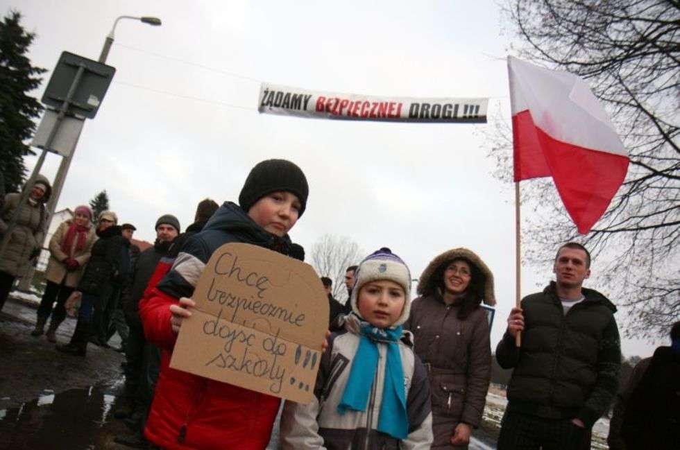  Blokada drogi w Krężnicy Jarej (zdjęcie 4) - Autor: Jacek Świerczyński