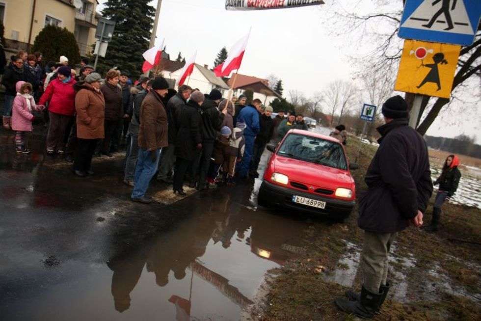  Blokada drogi w Krężnicy Jarej (zdjęcie 7) - Autor: Jacek Świerczyński