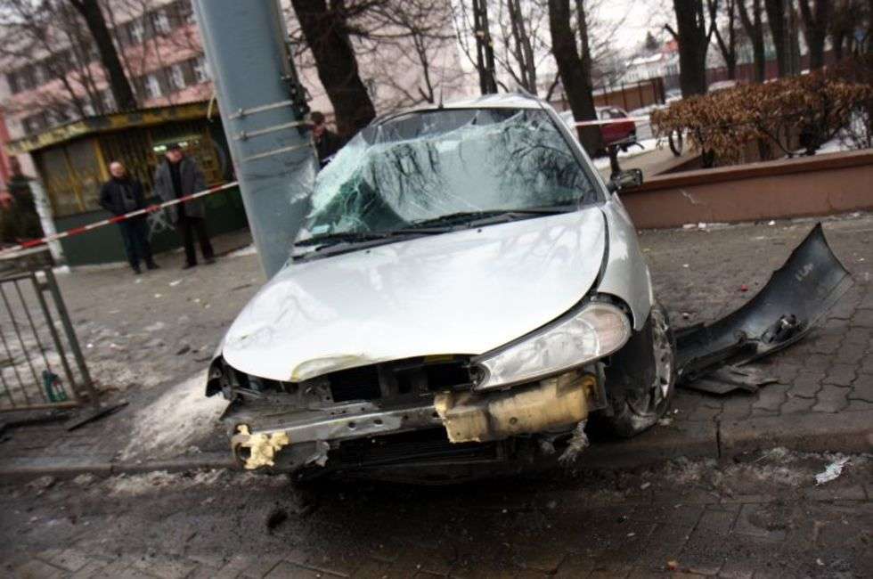  Wypadek przy ul. Kunickiego (zdjęcie 2) - Autor: Jacek Świerczyński