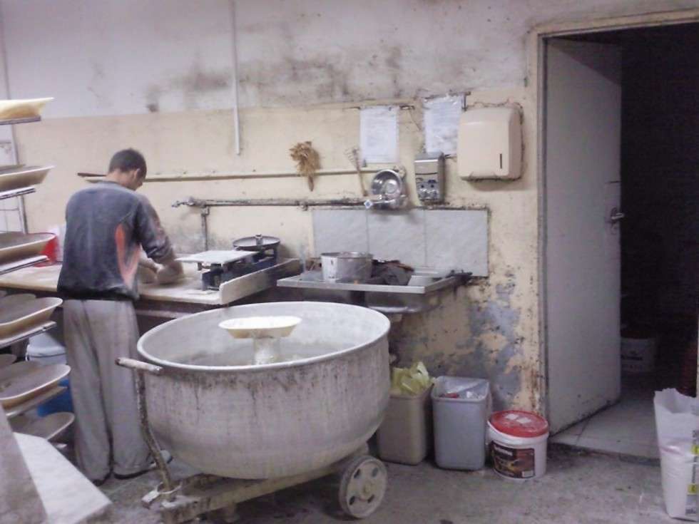  Sanepid zamknął piekarnię w Krzczonowie (zdjęcie 10) - Autor: Sanepid
