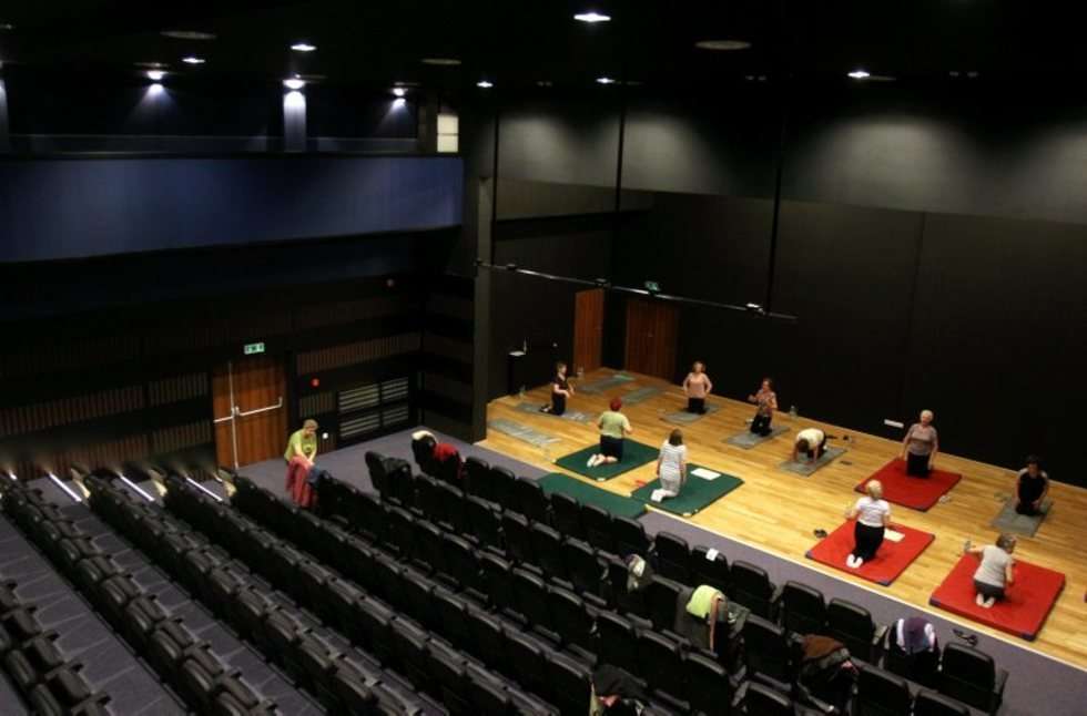  W sali tanecznej montowano lustra i gimnastykę trzeba było we wtorek organizować na scenie sali kameralnej