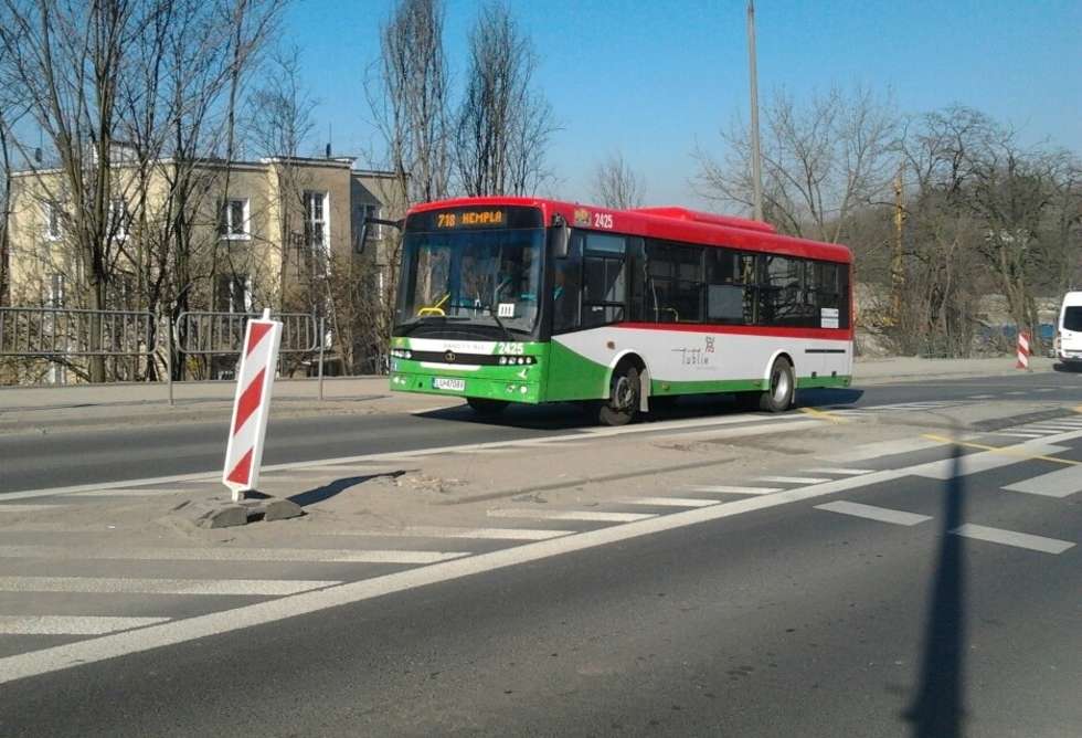 Tymczasową linię 718 kursującą z przystanku „Botaniczna 02” przez Al. Racławickie, Lipową i Okopową do Hempla obsługują najmniejsze pojazdy, którymi dysponuje Zarząd Transportu Miejskiego.