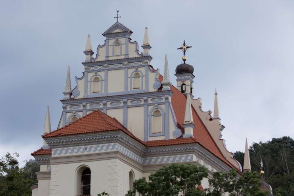  Historia tej świątyni sięga średniowiecza. Kazimierski kościół należy do najważniejszych zabytków w typie renesansu lubelskiego. 