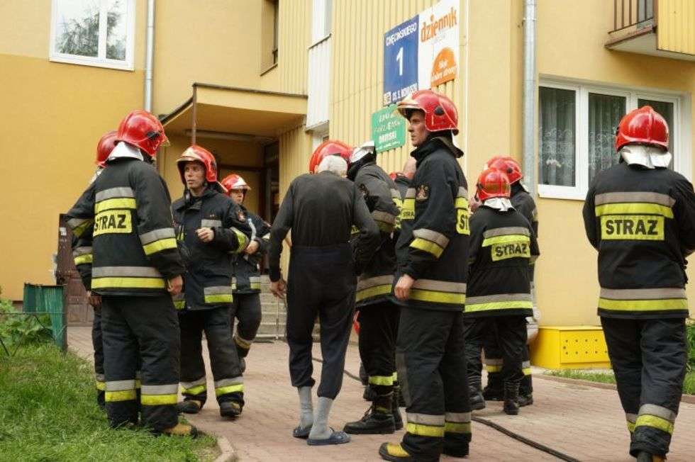  Ul. Chęcińskiego: Pożar windy w bloku (zdjęcie 6) - Autor: Maciej Kaczanowski