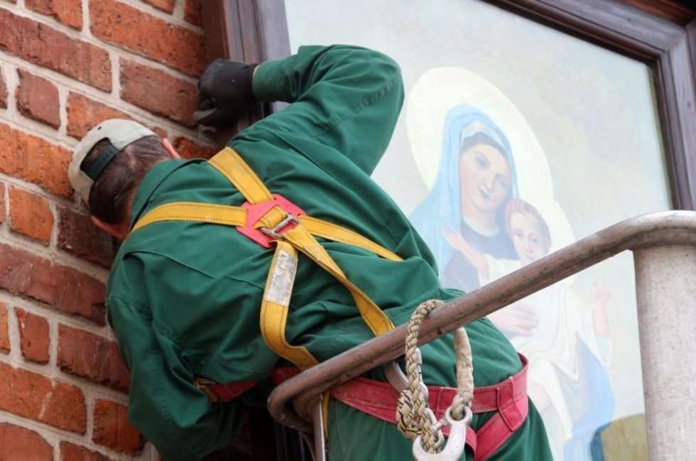  Obrazy Matki Boskiej i Świętego Antoniego na Bramie Krakowskiej (zdjęcie 5) - Autor: Wojciech Nieśpiałowski