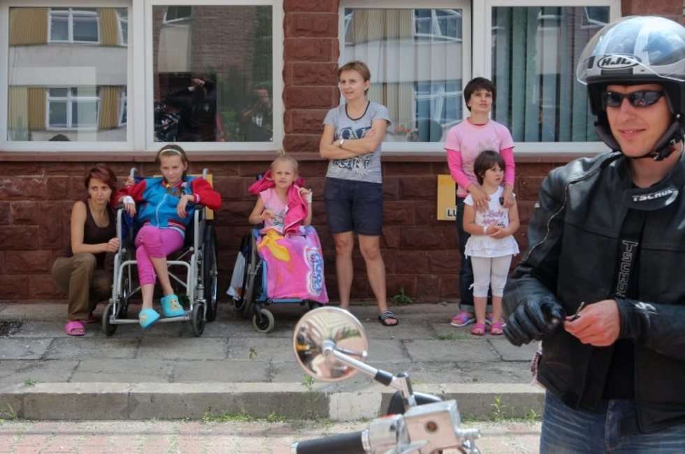  Lubelscy motocykliści w DSK z prezentami dla dzieci (zdjęcie 11) - Autor: Wojciech Nieśpiałowski