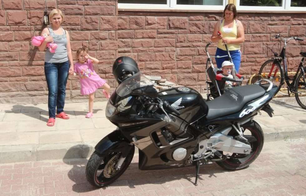  Lubelscy motocykliści w DSK z prezentami dla dzieci  - Autor: Wojciech Nieśpiałowski