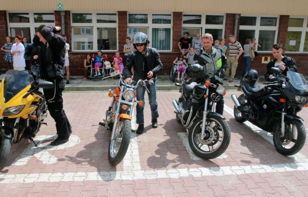  Lubelscy motocykliści w DSK z prezentami dla dzieci (zdjęcie 3) - Autor: Wojciech Nieśpiałowski