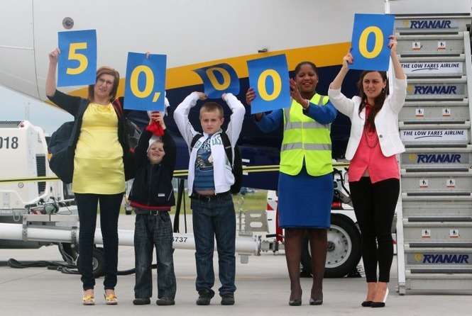 Pani Agnieszka - 50 tys. pasażerką Ryanair w PLL - Autor: Dorota Awiorko -Klimek