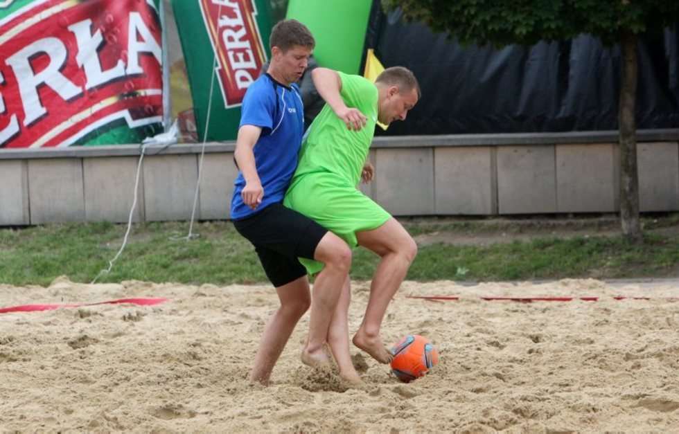  Piłka nożna plażowa na Placu Zamkowym w Lublinie (zdjęcie 2) - Autor: Dorota Awiorko - Klimek