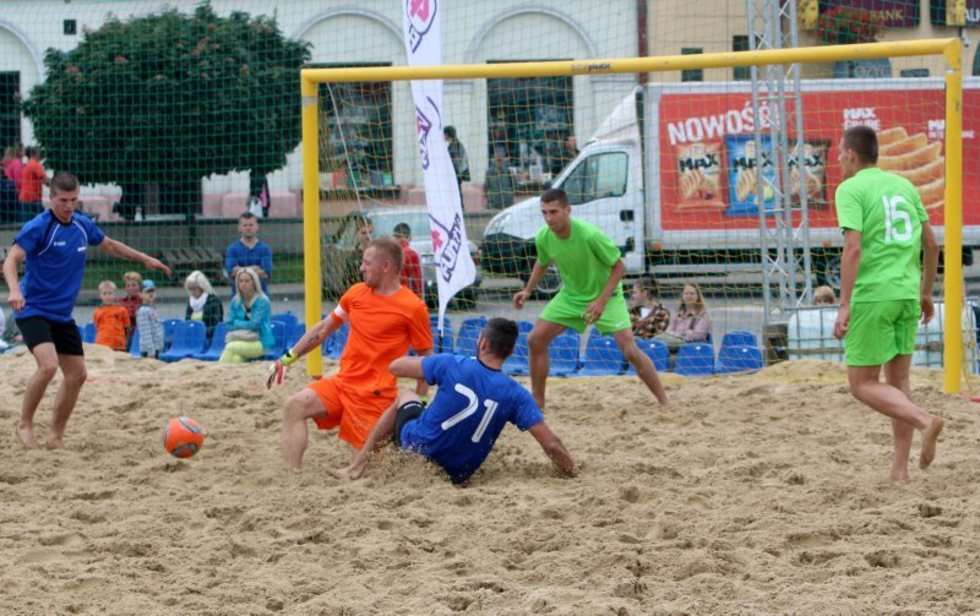  Piłka nożna plażowa na Placu Zamkowym w Lublinie (zdjęcie 7) - Autor: Dorota Awiorko - Klimek
