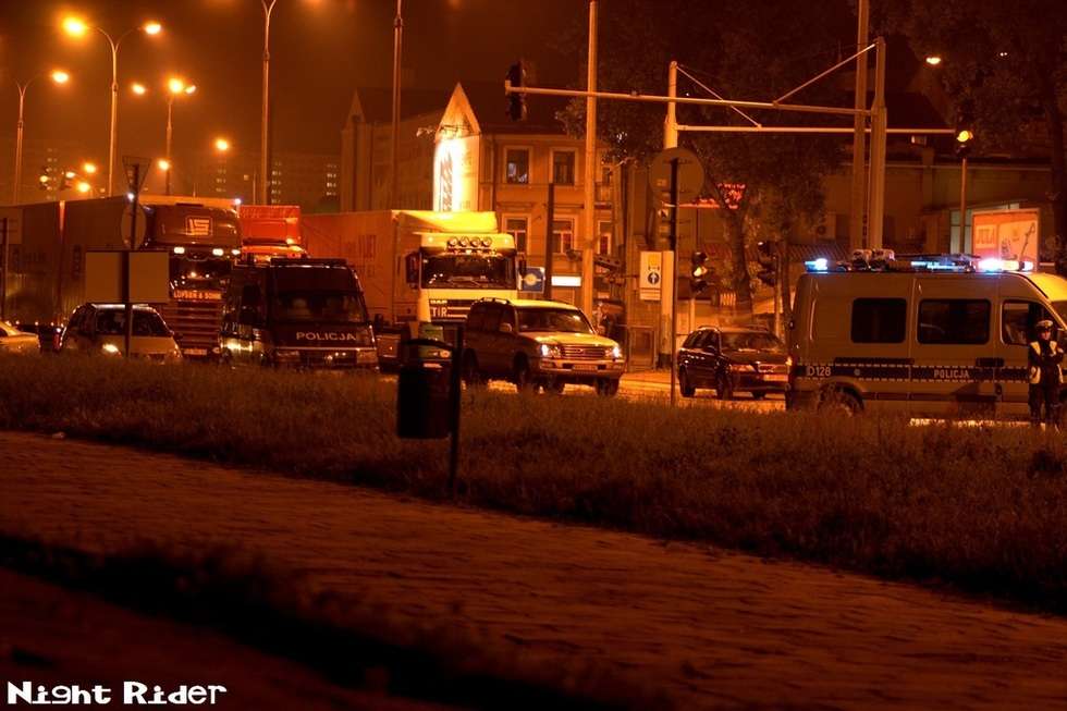  Pożar samochodu na al. Tysiąclecia w Lublinie (zdjęcie 1) - Autor: Night Rider
