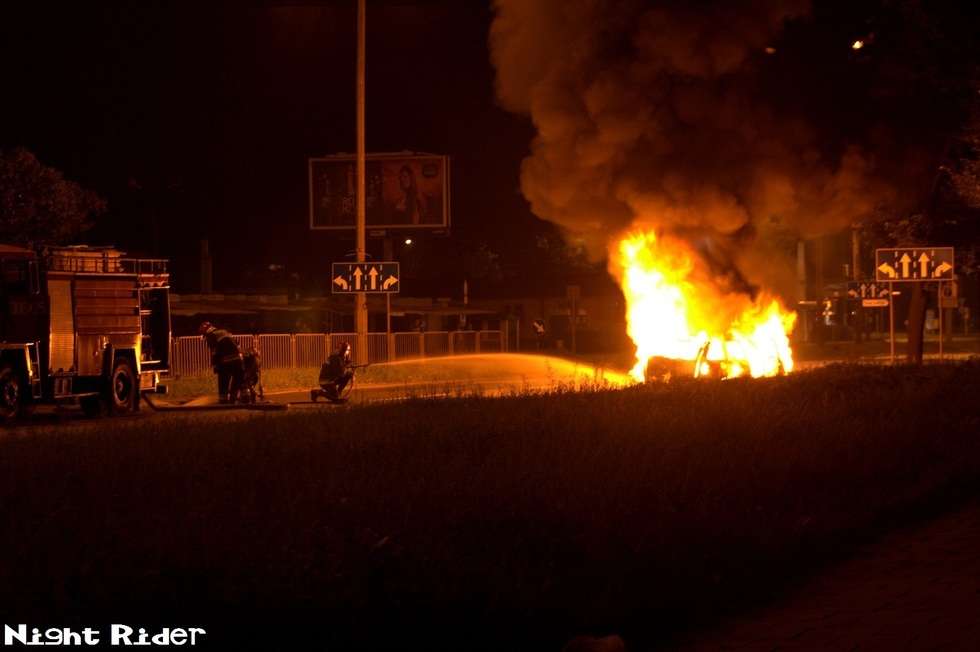  Pożar samochodu na al. Tysiąclecia w Lublinie (zdjęcie 2) - Autor: Night Rider
