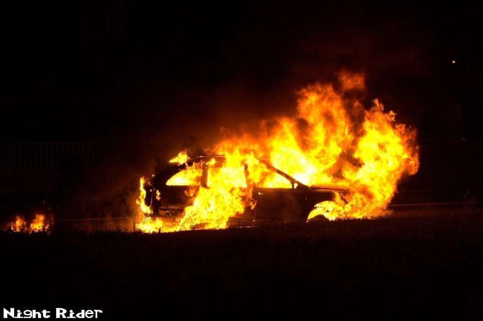  Pożar samochodu na al. Tysiąclecia w Lublinie (zdjęcie 3) - Autor: Night Rider