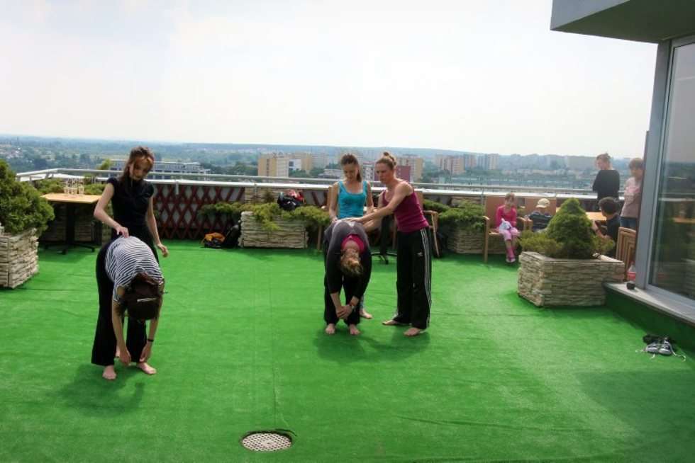  Lekcja tańca na dachu hotelu Victoria (zdjęcie 10) - Autor: Wojciech Nieśpiałowski