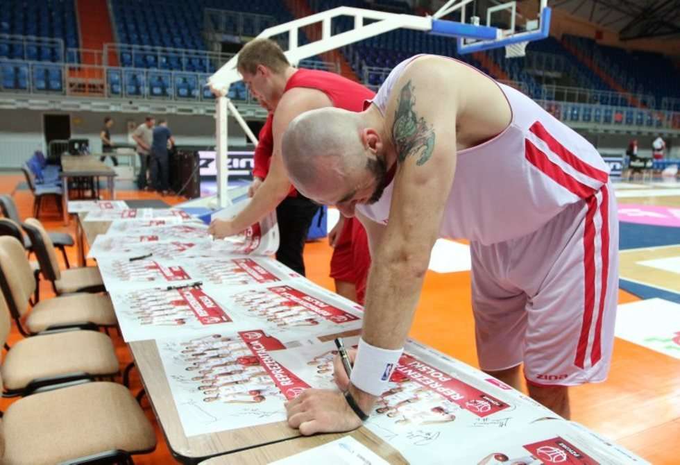  Koszykówka - trening Reprezentacji Polski w hali Globus (zdjęcie 16) - Autor: Wojciech Nieśpiałowski