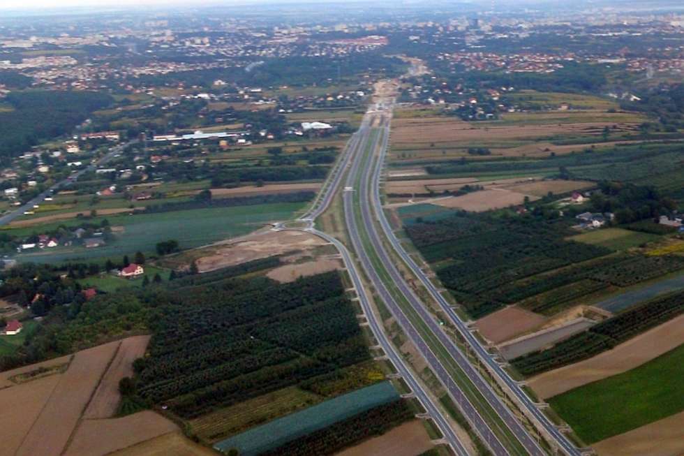  Odcinek drogi między Jastkowem, a Lublinem z widocznymi w tle pracami budowlanymi (wlot do Lublina)