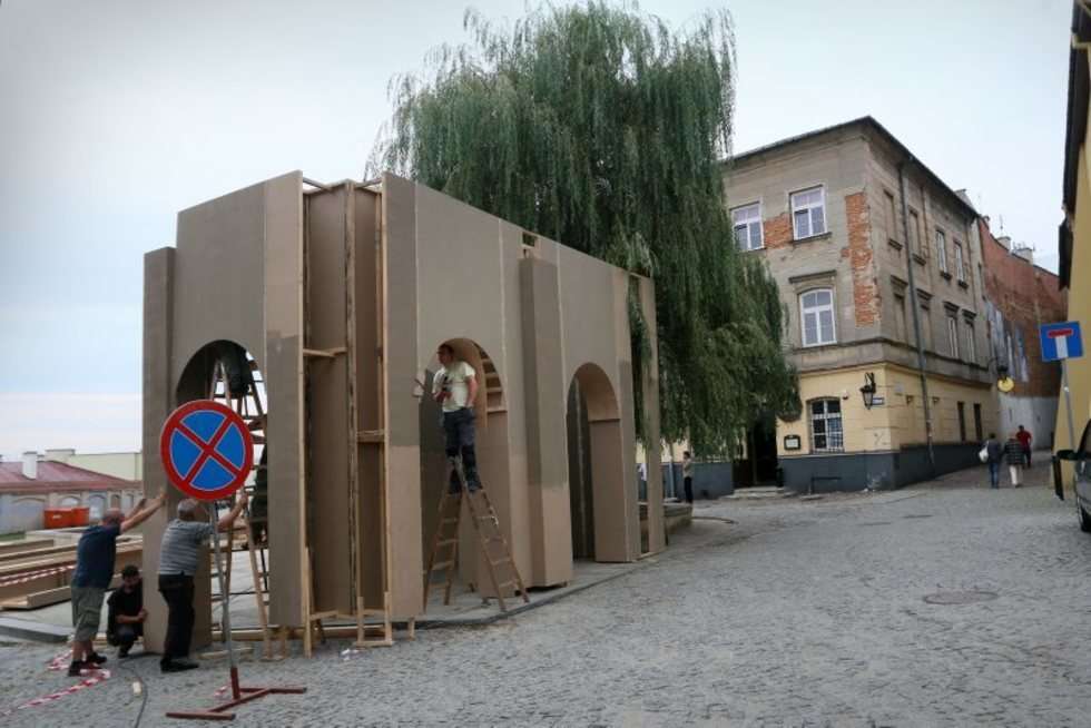  Budowa scenografii na ul. Rybnej w Lublinie (zdjęcie 3) - Autor: Wojciech Nieśpiałowski