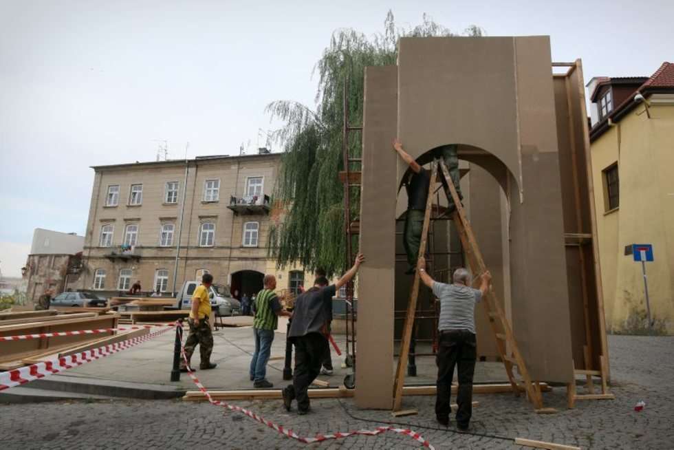  Budowa scenografii na ul. Rybnej w Lublinie (zdjęcie 8) - Autor: Wojciech Nieśpiałowski
