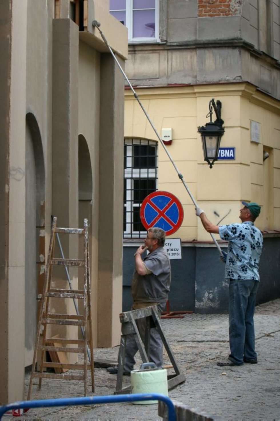  Na pl. Rybnym powstaje scenografia do „Kamieni na szaniec” (zdjęcie 11) - Autor: Wojciech Nieśpiałowski