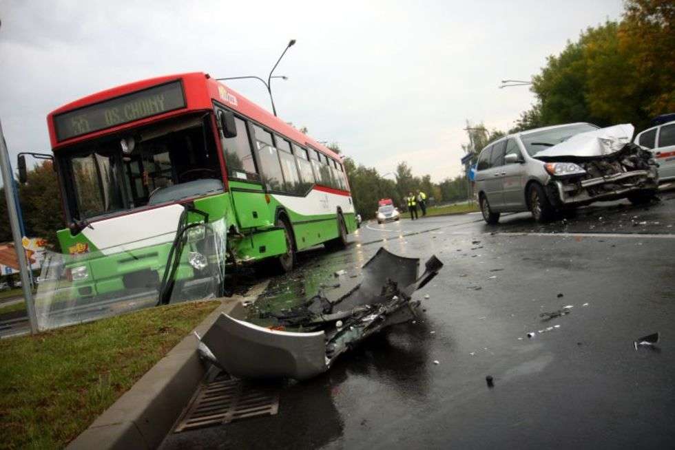  Wypadek autobusu z autem osobowym (zdjęcie 10) - Autor: Jacek Świerczyński