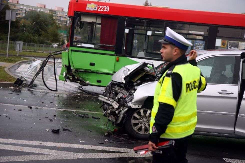  Wypadek autobusu z autem osobowym  - Autor: Jacek Świerczyński
