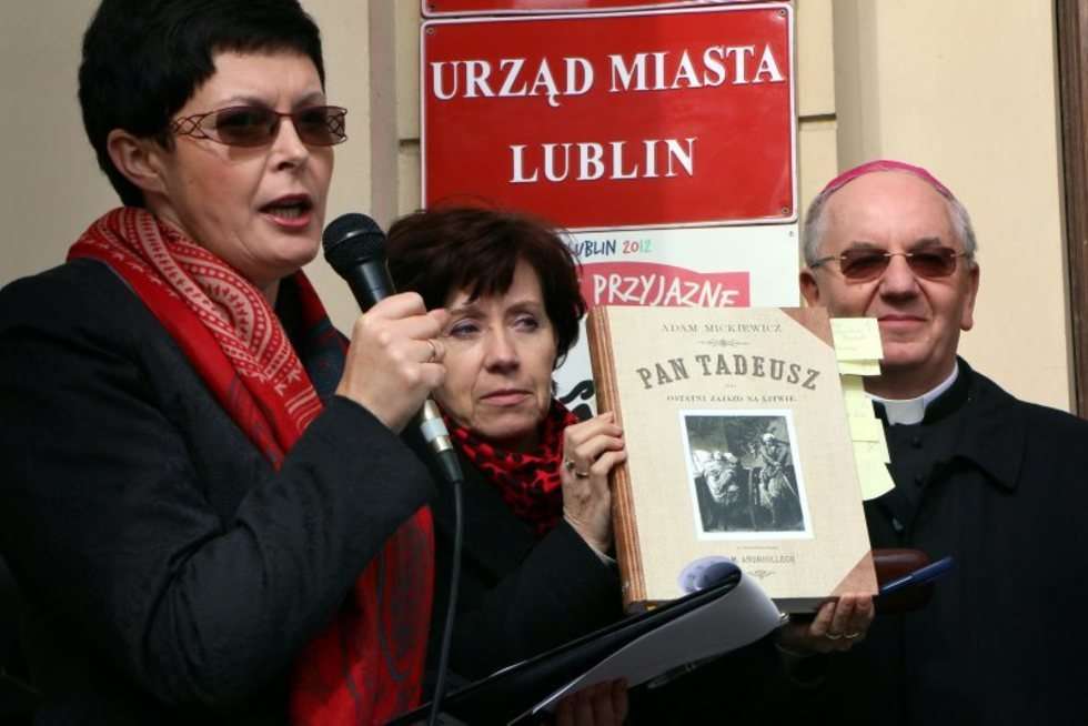  Czytanie Pana Tadeusza przed ratuszem w Lublinie (zdjęcie 14) - Autor: Wojciech Nieśpiałowski