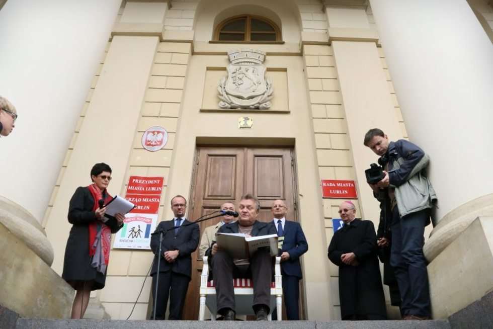  Czytanie Pana Tadeusza przed ratuszem w Lublinie (zdjęcie 17) - Autor: Wojciech Nieśpiałowski