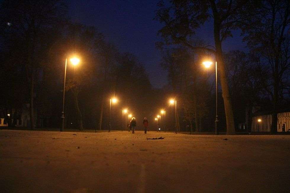  Odrestaurowany Park Radziwiłłowski nocą