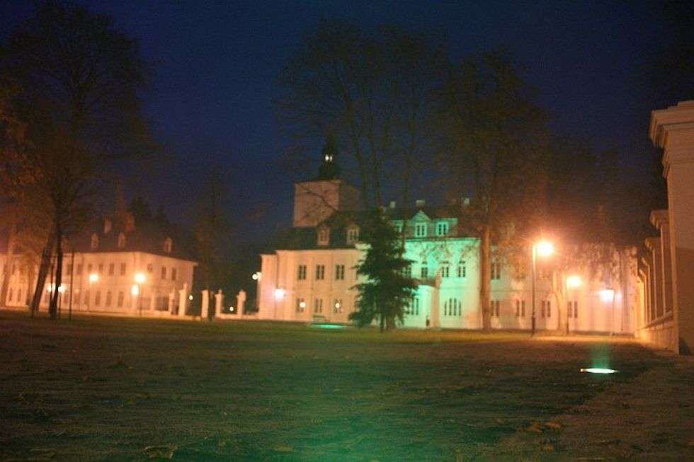  Odrestaurowany Park Radziwiłłowski nocą