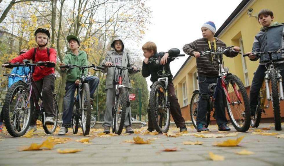  Kurs bezpiecznej jazdy rowerem dla uczniów (zdjęcie 7) - Autor: Maciej Kaczanowski