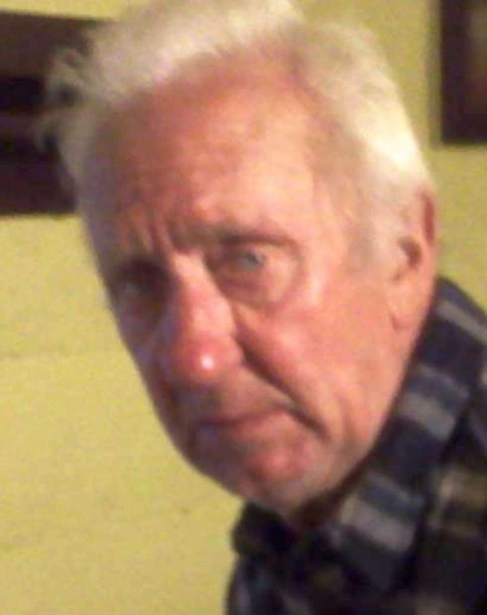  21 czerwca 2012 r w miejscowości Osowa (Lubelskie) zaginął Jan Kędzierawski. 

Ma 69 lat, 176 wzrostu i niebieskie oczy. W dniu zaginięcia ubrany był w beżowy sweter, jasnobrązową koszulę w dużą kratę, zielone dresy oraz brązowe półbuty.
