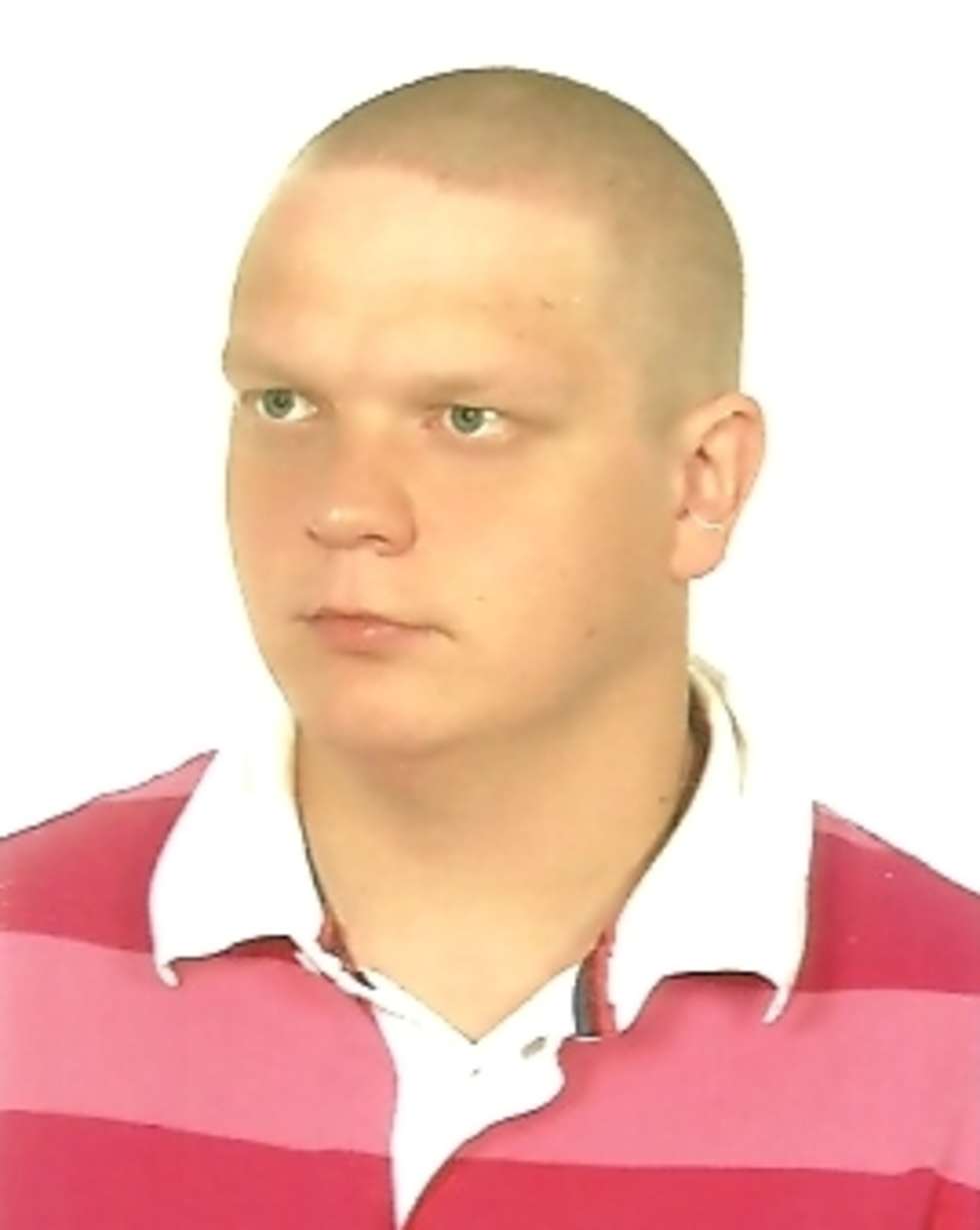  16 października 2012 r. w Zamościu (Lubelskie) zaginął Adam Grzegorz Zarewicz. Ma 27 lat, 175 cm wzrostu i niebieskie oczy. Znak szczególny: mężczyzna kuleje na lewą nogę. W dniu zaginięcia ubrany był w jasne spodnie dżinsowe, czarno-pomarańczową bluzę polarową oraz brązowe buty sportowe.