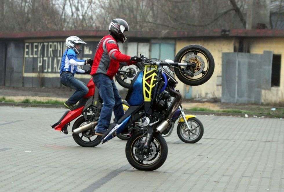  Stunt-akrobacje motocyklowe (zdjęcie 1) - Autor: Jacek Świerczyński