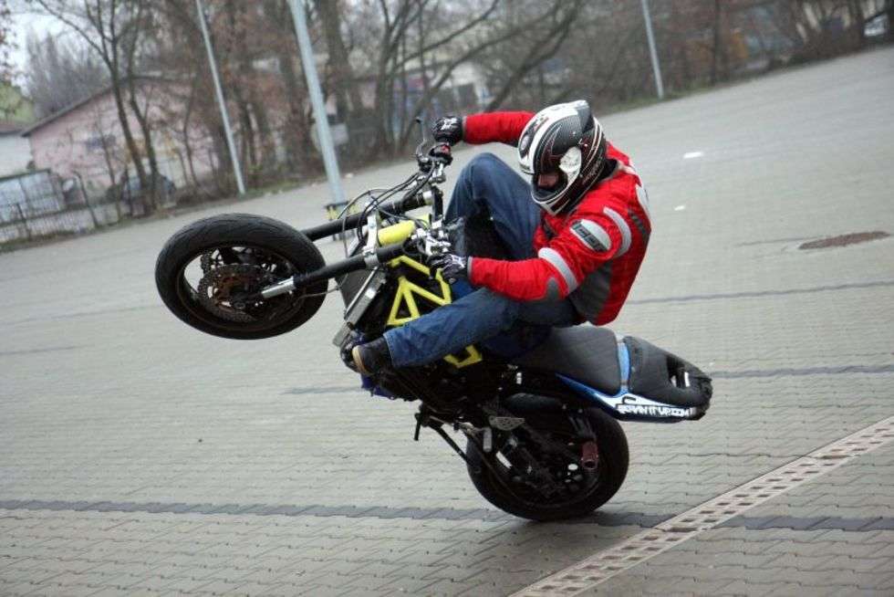  Stunt-akrobacje motocyklowe (zdjęcie 4) - Autor: Jacek Świerczyński