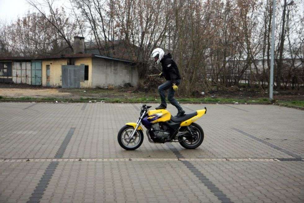  Stunt-akrobacje motocyklowe (zdjęcie 6) - Autor: Jacek Świerczyński