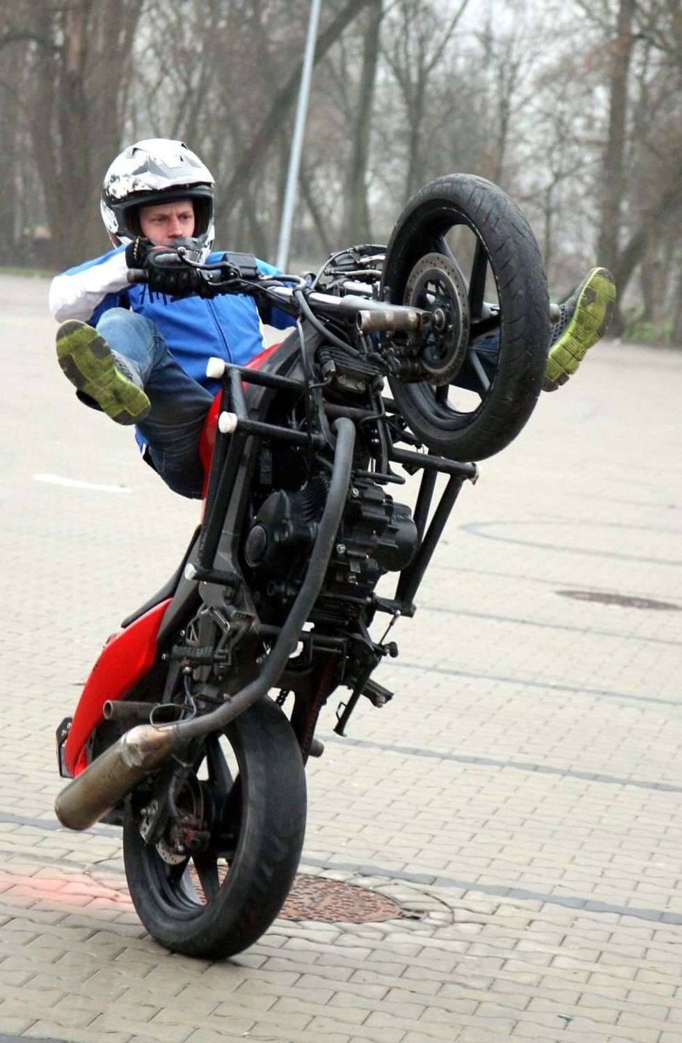  Stunt-akrobacje motocyklowe (zdjęcie 7) - Autor: Jacek Świerczyński