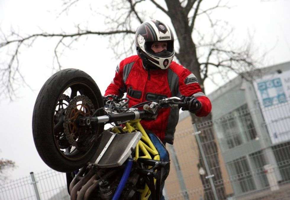  Stunt-akrobacje motocyklowe (zdjęcie 8) - Autor: Jacek Świerczyński