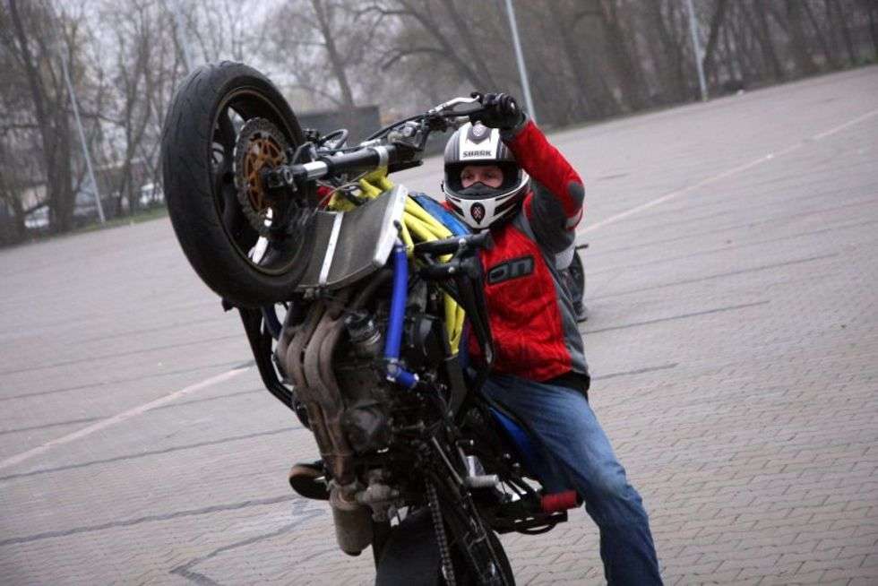  Stunt-akrobacje motocyklowe (zdjęcie 9) - Autor: Jacek Świerczyński