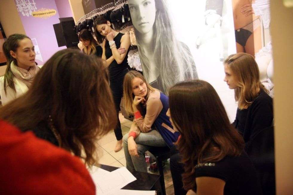  Casting na modelkę w salonie Esotiq (zdjęcie 3) - Autor: Jacek Świerczyński
