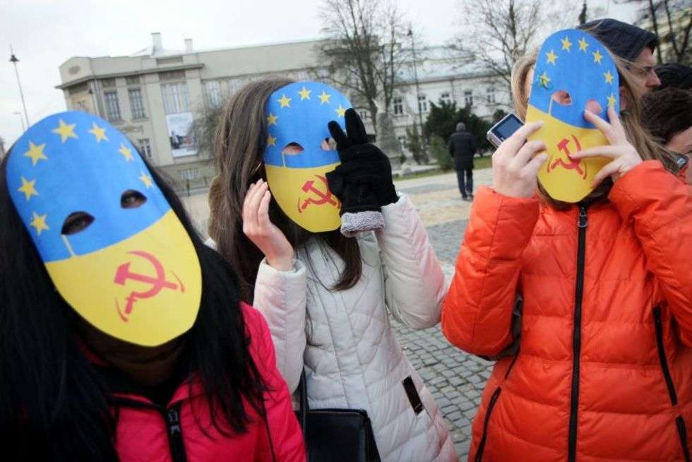  Ukraińska manifestacja na placu Litewskim (zdjęcie 7) - Autor: Jacek Świerczyński