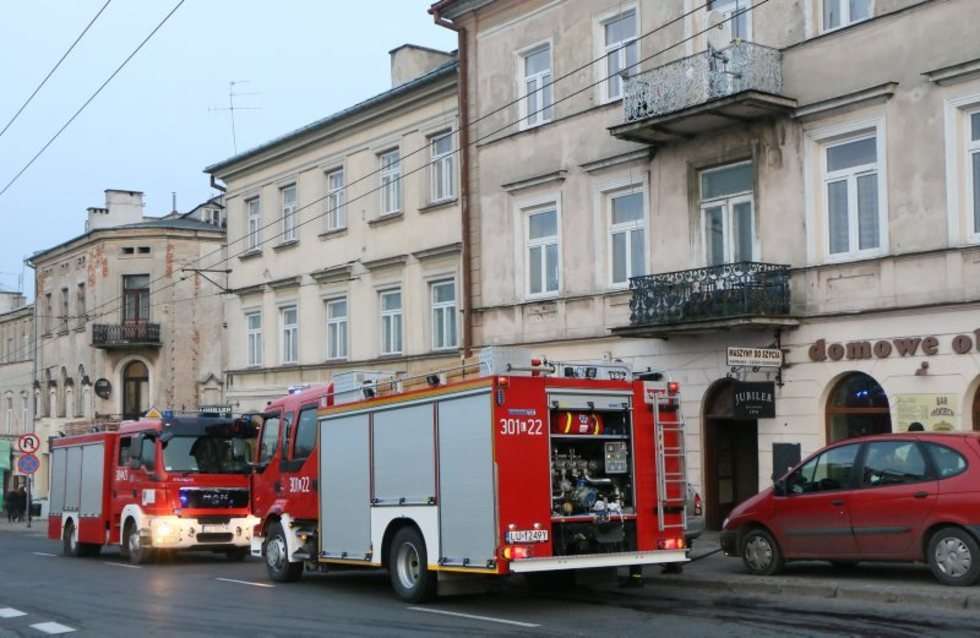  Pożar w kamienicy przy ul. Lubartowskiej w Lublinie (zdjęcie 2) - Autor: Wojciech Nieśpiałowski