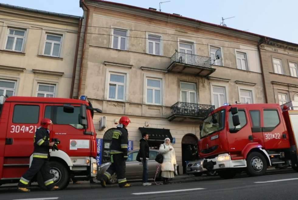  Pożar w kamienicy przy ul. Lubartowskiej w Lublinie (zdjęcie 6) - Autor: Wojciech Nieśpiałowski