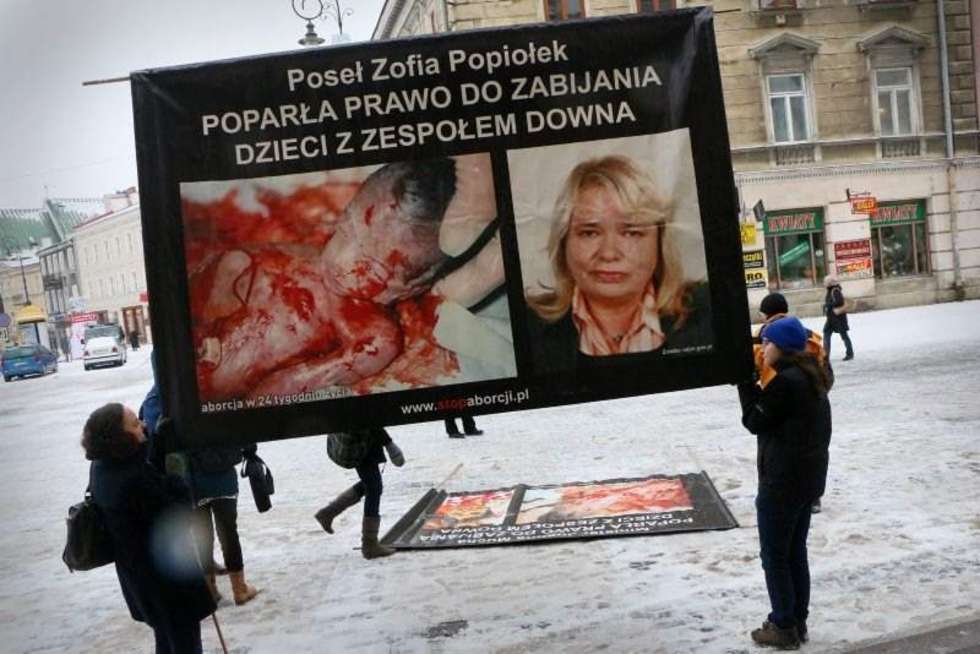  Antyaborcyjna manifestacja przed Ratuszem w Lublinie