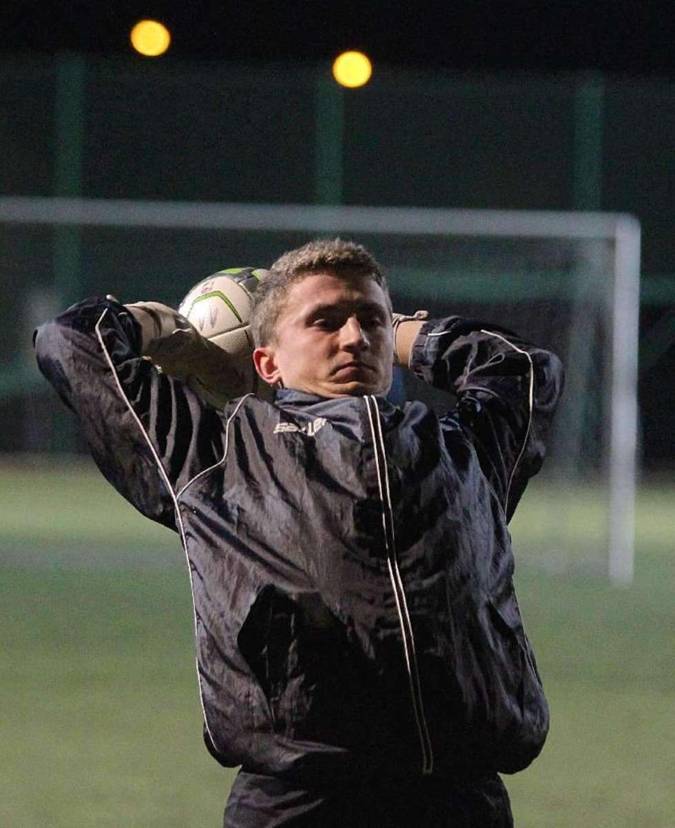  Pierwszy w tym roku trening piłkarzy Motoru Lublin odbył się na sztucznym szkolnym boisku przy ul. Poturzyńskiej. Fot. Maciej Kaczanowski
