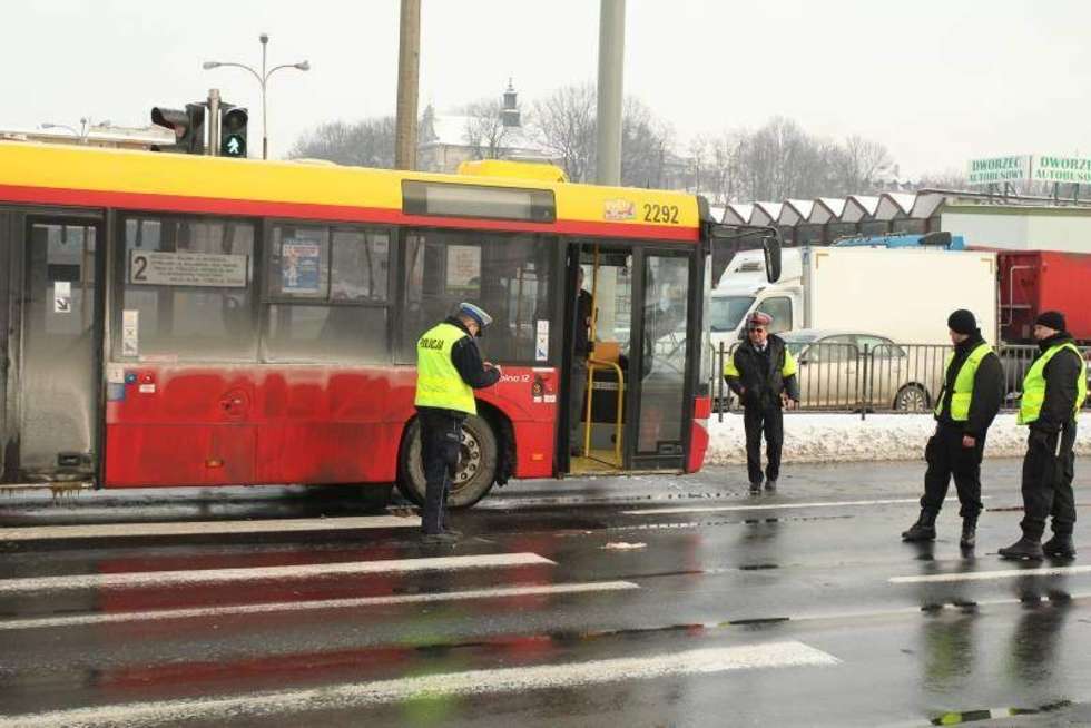  Lublin: Autobus MPK potrącił pieszą przy hali Nova (zdjęcie 3) - Autor: Maciej Kaczanowski