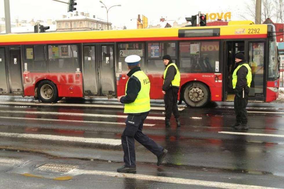  Lublin: Autobus MPK potrącił pieszą przy hali Nova (zdjęcie 4) - Autor: Maciej Kaczanowski